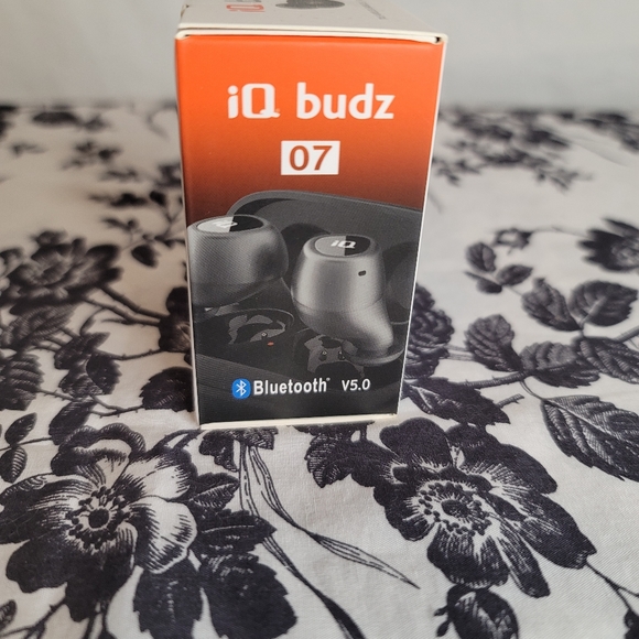 Earbuds - Picture 2 of 4